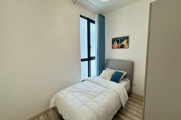 The M @ Medini Macrolink