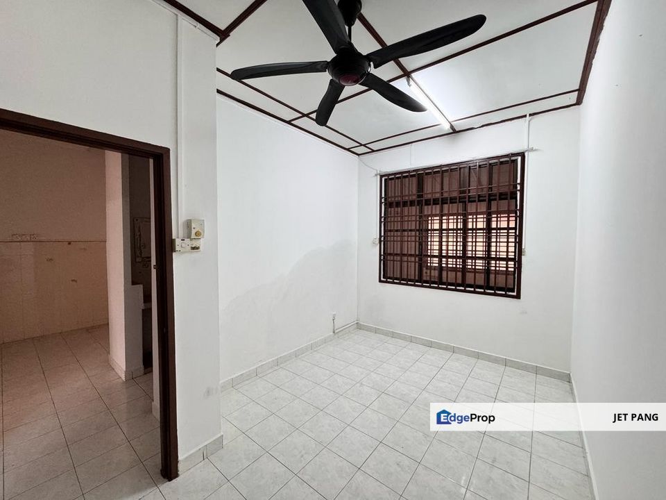 Pelangi Indah Jalan Pesona 1.5-Storey Terrace House End Lot with Extra 10 Feet Land for Sale - Unblocked View Gated & Guarded Freehold Title, Johor, Ulu Tiram