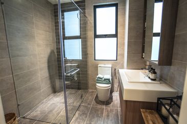 The M @ Medini Macrolink