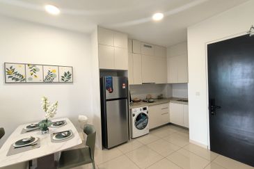 The M @ Medini Macrolink