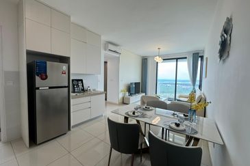 The M @ Medini Macrolink