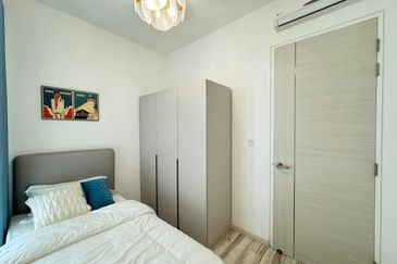 The M @ Medini Macrolink