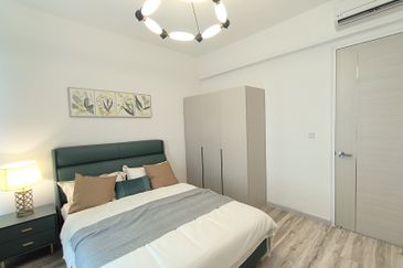 The M @ Medini Macrolink