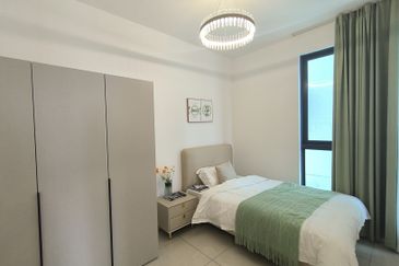 The M @ Medini Macrolink