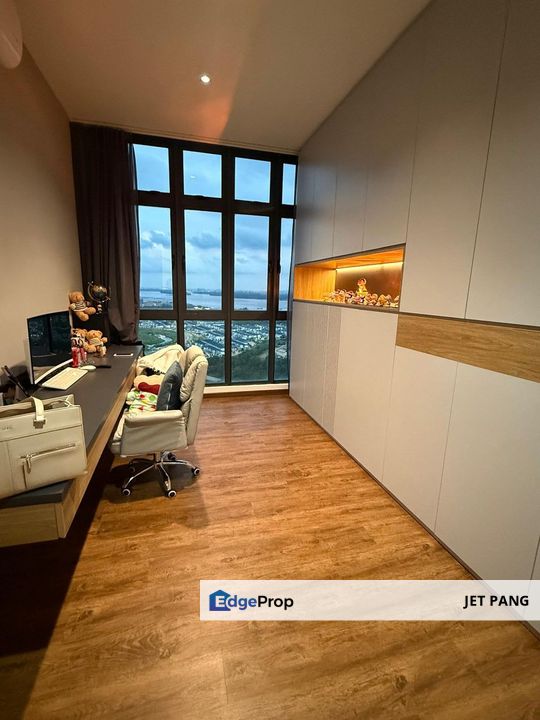 Green Haven 3 Bedrooms Unit for Sale - Fully Renovated Fully Furnished Ready Move-in Condition with Partial Seaview, High Floor Freehold 24h G&G, Johor, Masai