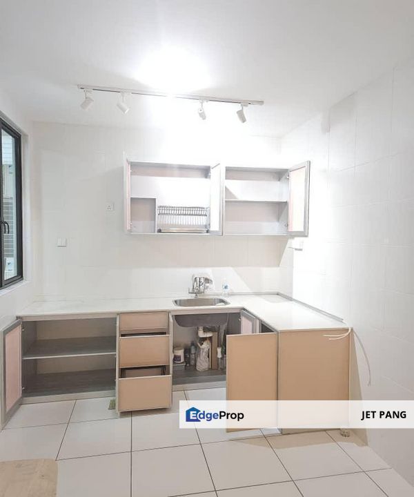 Setia Tropika Sky Peak 3 Bedrooms Unit for Sale - High Floor Renovated Unit - 2 Carpark Lots - Walking Distance to Lotus & McDonalds - Freehold G&G, Johor, Setia Tropika