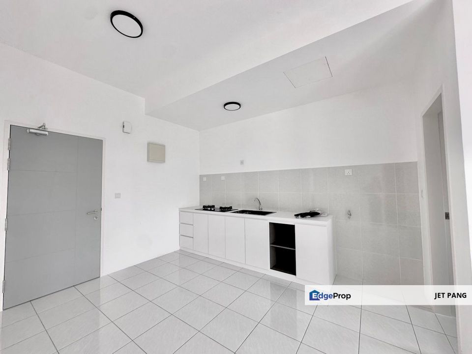 Seri Austin Camellia Residence 2+1 Bedrooms Unit for Sale - 2 Carpark Lots Freehold 24 hours Gated & Guarded, Johor, Johor Bahru