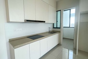 The M @ Medini Macrolink