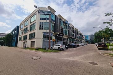 Pusat Perdagangan Danga Utama