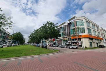 Pusat Perdagangan Danga Utama