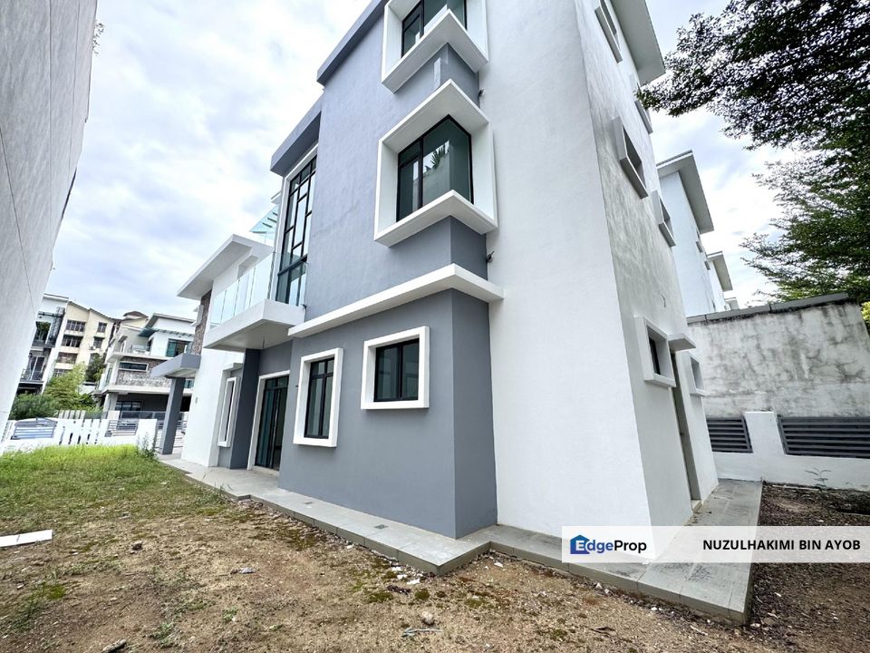  3 Storey Zero Lot Bungalow at Quas Residence, Selangor, Kajang