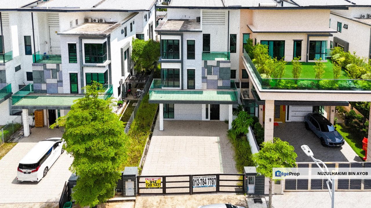 TRIPLE STOREY SEMI DETACHED - D PRESTIJ TAMAN VILLA PERDANA - KAJANG - BARE NEW UNIT - BEHIND MCD, Selangor, Kajang