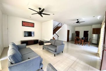 [FREEHOLD] 38X75 NON BUMI FACING OPEN PARTIAL FURNISHED 3 STOREY SEMI DETACHED HOUSE AT KAYU MANIS GARDEN VILLA SEKSYEN 5 BANGI