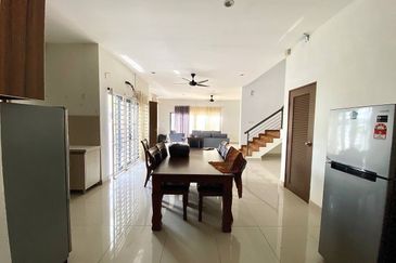 [FREEHOLD] 38X75 NON BUMI FACING OPEN PARTIAL FURNISHED 3 STOREY SEMI DETACHED HOUSE AT KAYU MANIS GARDEN VILLA SEKSYEN 5 BANGI