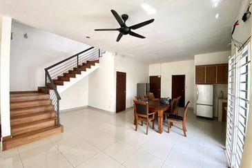 [FREEHOLD] 38X75 NON BUMI FACING OPEN PARTIAL FURNISHED 3 STOREY SEMI DETACHED HOUSE AT KAYU MANIS GARDEN VILLA SEKSYEN 5 BANGI