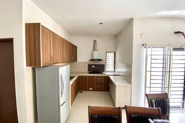 [FREEHOLD] 38X75 NON BUMI FACING OPEN PARTIAL FURNISHED 3 STOREY SEMI DETACHED HOUSE AT KAYU MANIS GARDEN VILLA SEKSYEN 5 BANGI
