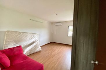 [FREEHOLD] 38X75 NON BUMI FACING OPEN PARTIAL FURNISHED 3 STOREY SEMI DETACHED HOUSE AT KAYU MANIS GARDEN VILLA SEKSYEN 5 BANGI