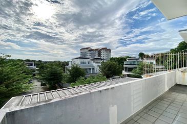 [FREEHOLD] 38X75 NON BUMI FACING OPEN PARTIAL FURNISHED 3 STOREY SEMI DETACHED HOUSE AT KAYU MANIS GARDEN VILLA SEKSYEN 5 BANGI