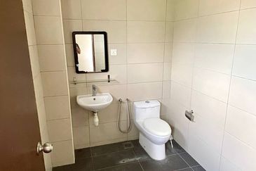 [FREEHOLD] 38X75 NON BUMI FACING OPEN PARTIAL FURNISHED 3 STOREY SEMI DETACHED HOUSE AT KAYU MANIS GARDEN VILLA SEKSYEN 5 BANGI