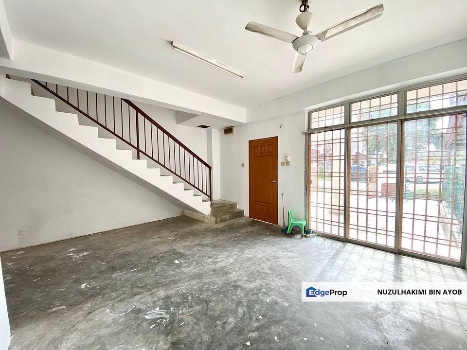Double Storey Freehold Terrace House At Bandar Mahkota Banting, Selangor, Banting