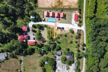 3.2 Acre Orchard with 1 1/2 Storey Bungalow, 4 Homestay, 1 Workers House and Swimming Pool at Seksyen U15, Shah Alam