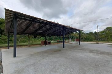 3.2 Acre Orchard with 1 1/2 Storey Bungalow, 4 Homestay, 1 Workers House and Swimming Pool at Seksyen U15, Shah Alam