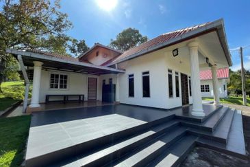 3.2 Acre Orchard with 1 1/2 Storey Bungalow, 4 Homestay, 1 Workers House and Swimming Pool at Seksyen U15, Shah Alam