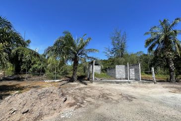 Main Road Frontage 1.9acre agriculture land 