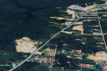 3.2 Ekar Tanah Pertanian Zoning Kediaman di Tepi Persiaran Mokhtar Dahari