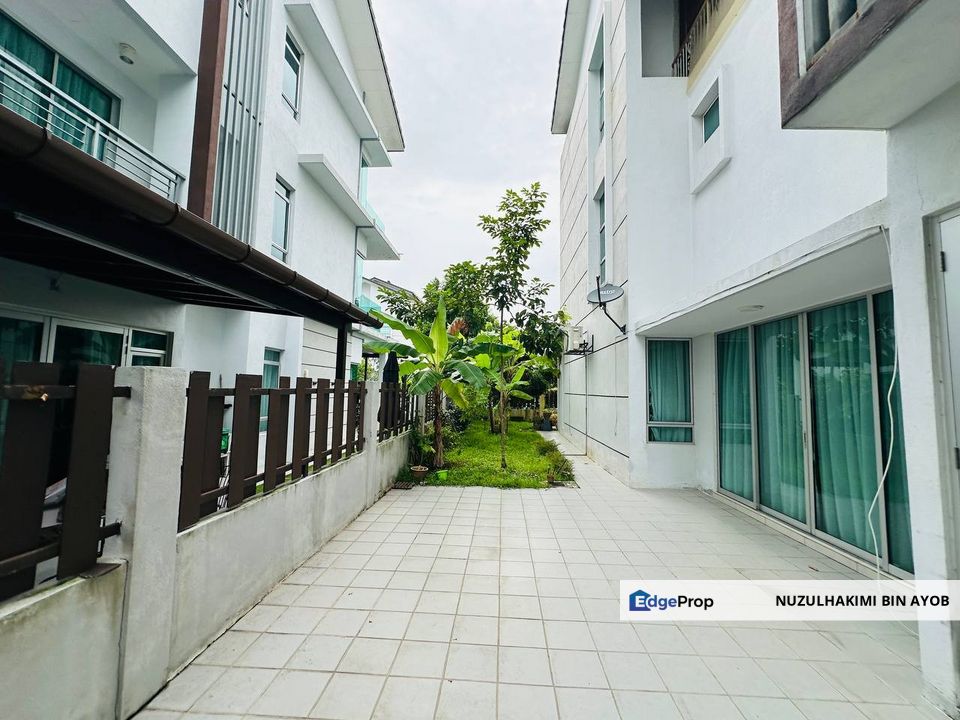 Freehold 3 Storey Bungalow at  1080 Residences , Kajang, Selangor, Kajang
