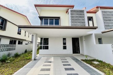 Brand New 2 Storey Semi D Cluster Caralyn at Setia Alam Sari