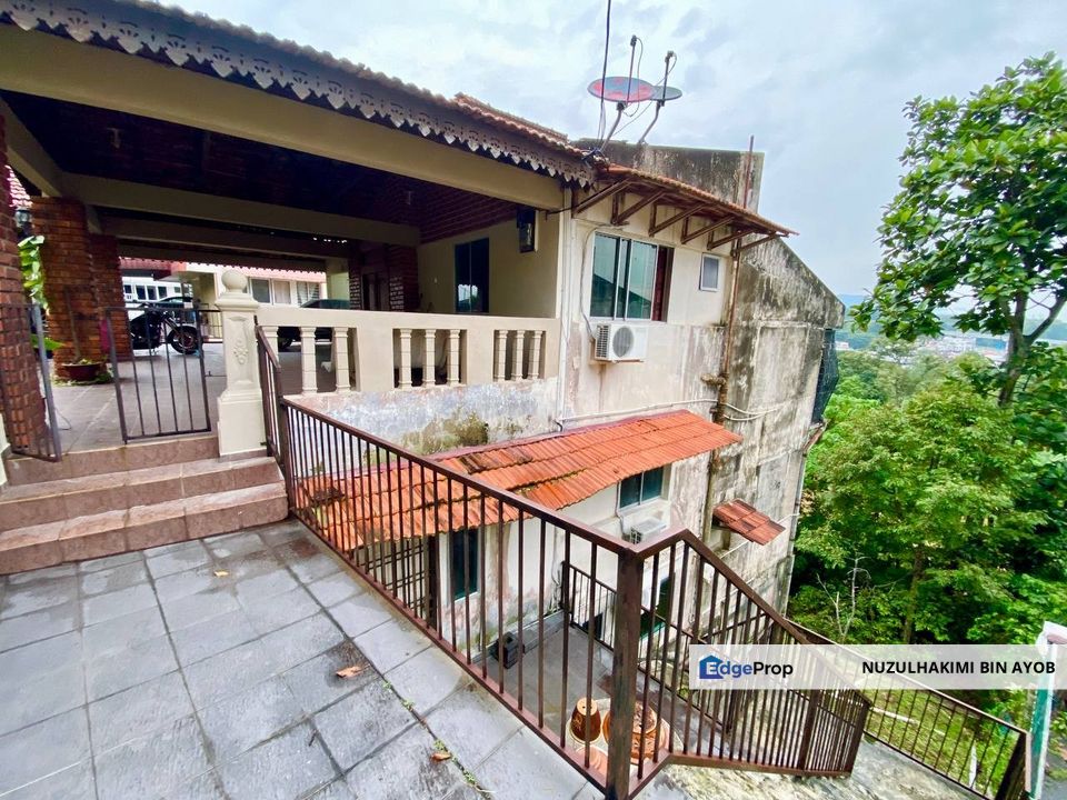 Renovated 9 Room & 7 Bathroom Bangalow at Bukit Rasah, Seremban for ...