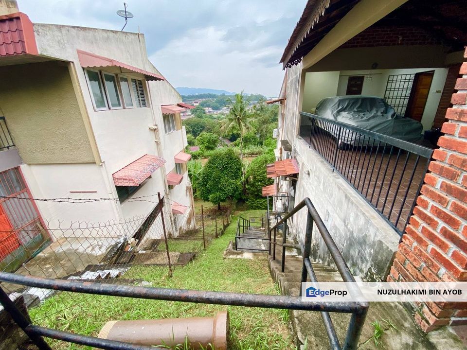 Renovated 9 Room & 7 Bathroom Bangalow at Bukit Rasah, Seremban for ...