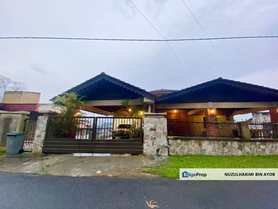 Renovated 9 Room & 7 Bathroom Bangalow at Bukit Rasah, Seremban for ...