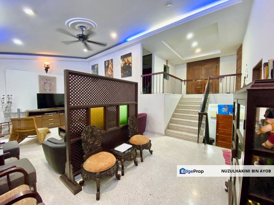 Renovated 9 Room & 7 Bathroom Bangalow at Bukit Rasah, Seremban for ...