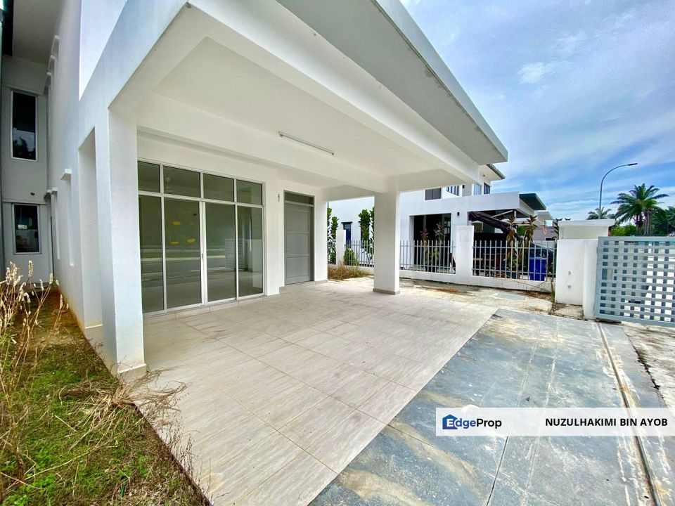 Facing Open Double Storey Semi D Non Bumi Lot at Laman Sutera Seksyen U15 Shah Alam, Selangor, Shah Alam