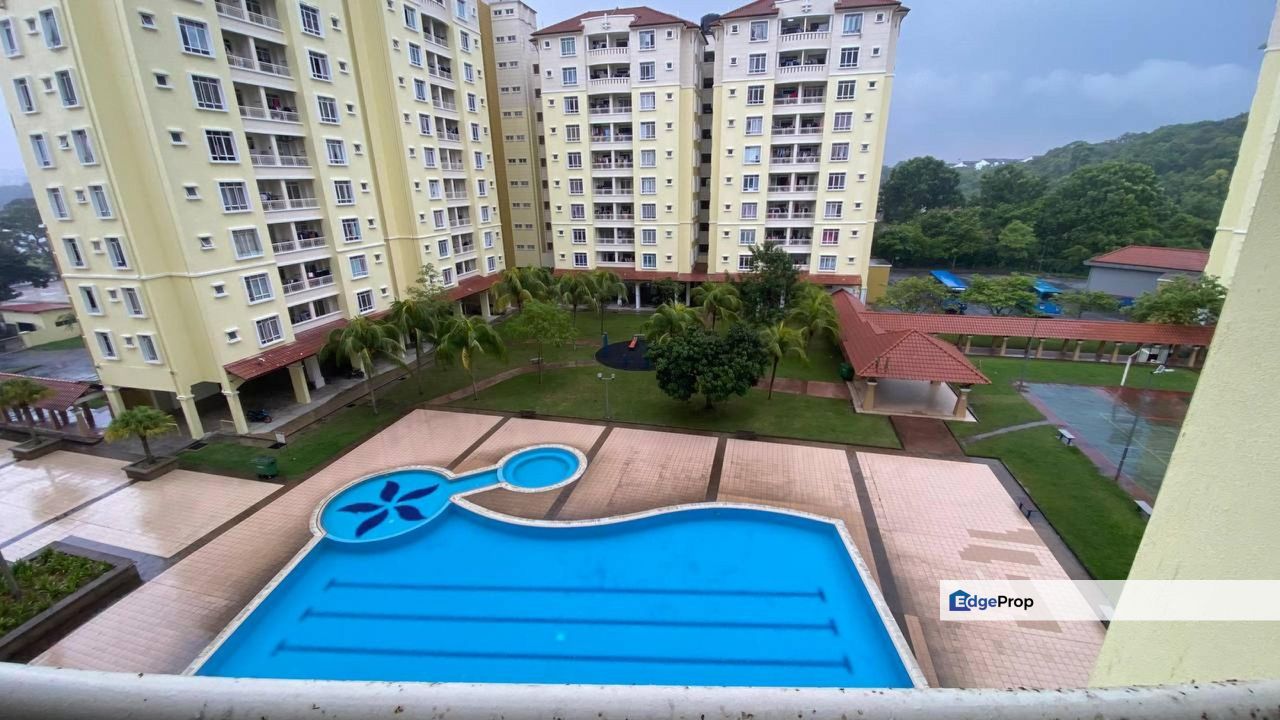 View Swimming Pool Desaria Villa Condominium, Kampung Pulau Meranti, Puchong, Selangor, Puchong South