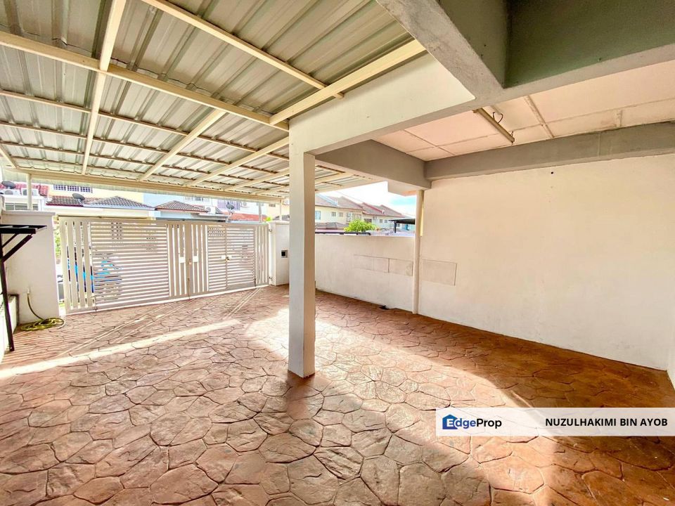 Renovated Double Storey Terrace House at Taman Pinggiran Putra, Seri Kembangan, Selangor, Seri Kembangan