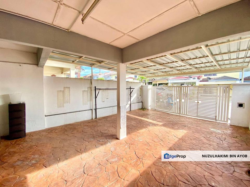 Renovated Double Storey Terrace House at Taman Pinggiran Putra, Seri Kembangan, Selangor, Seri Kembangan