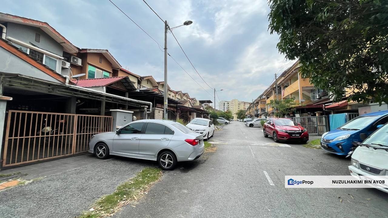 FREEHOLD Double Storey Terrace Taman Sinaran Cheras Balakong, Selangor, Balakong