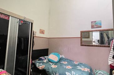 SINGLE STOREY INTERMEDIATE, JALAN TANJUNG PAHANG, TAMAN KEBUN DAHLIA , KLANG 