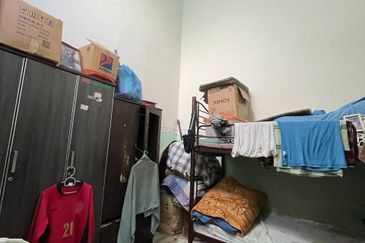 SINGLE STOREY INTERMEDIATE, JALAN TANJUNG PAHANG, TAMAN KEBUN DAHLIA , KLANG 