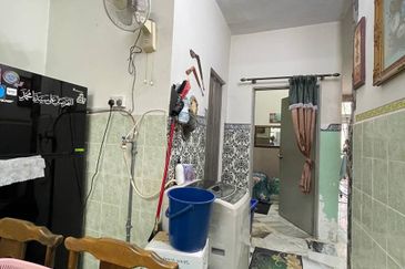 SINGLE STOREY INTERMEDIATE, JALAN TANJUNG PAHANG, TAMAN KEBUN DAHLIA , KLANG 