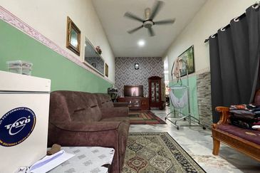 SINGLE STOREY INTERMEDIATE, JALAN TANJUNG PAHANG, TAMAN KEBUN DAHLIA , KLANG 