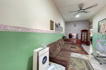 SINGLE STOREY INTERMEDIATE, JALAN TANJUNG PAHANG, TAMAN KEBUN DAHLIA , KLANG 