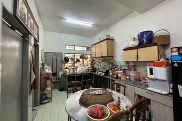 SINGLE STOREY INTERMEDIATE, JALAN TANJUNG PAHANG, TAMAN KEBUN DAHLIA , KLANG 