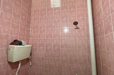 SINGLE STOREY INTERMEDIATE, JALAN TANJUNG PAHANG, TAMAN KEBUN DAHLIA , KLANG 