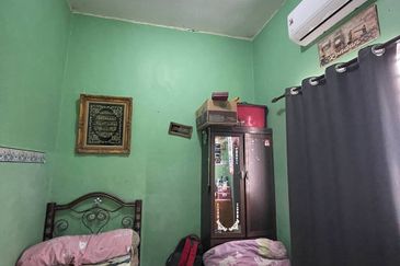 SINGLE STOREY INTERMEDIATE, JALAN TANJUNG PAHANG, TAMAN KEBUN DAHLIA , KLANG 