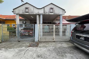 SINGLE STOREY INTERMEDIATE, JALAN TANJUNG PAHANG, TAMAN KEBUN DAHLIA , KLANG 