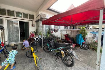 SINGLE STOREY INTERMEDIATE, JALAN TANJUNG PAHANG, TAMAN KEBUN DAHLIA , KLANG 